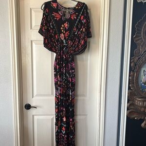 ❣️❣️2 for$20❣️❣️Easel cold shoulder maxi S